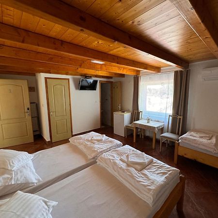 Fuerdo Panzio Bed & Breakfast Karcag Dış mekan fotoğraf