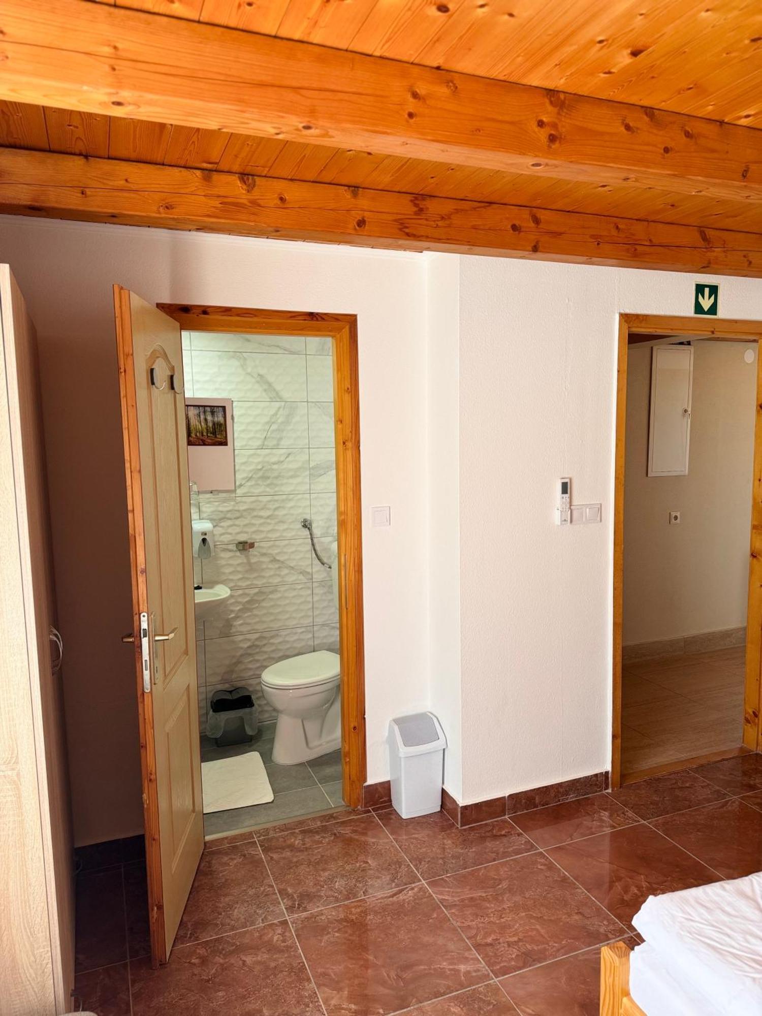 Fuerdo Panzio Bed & Breakfast Karcag Dış mekan fotoğraf