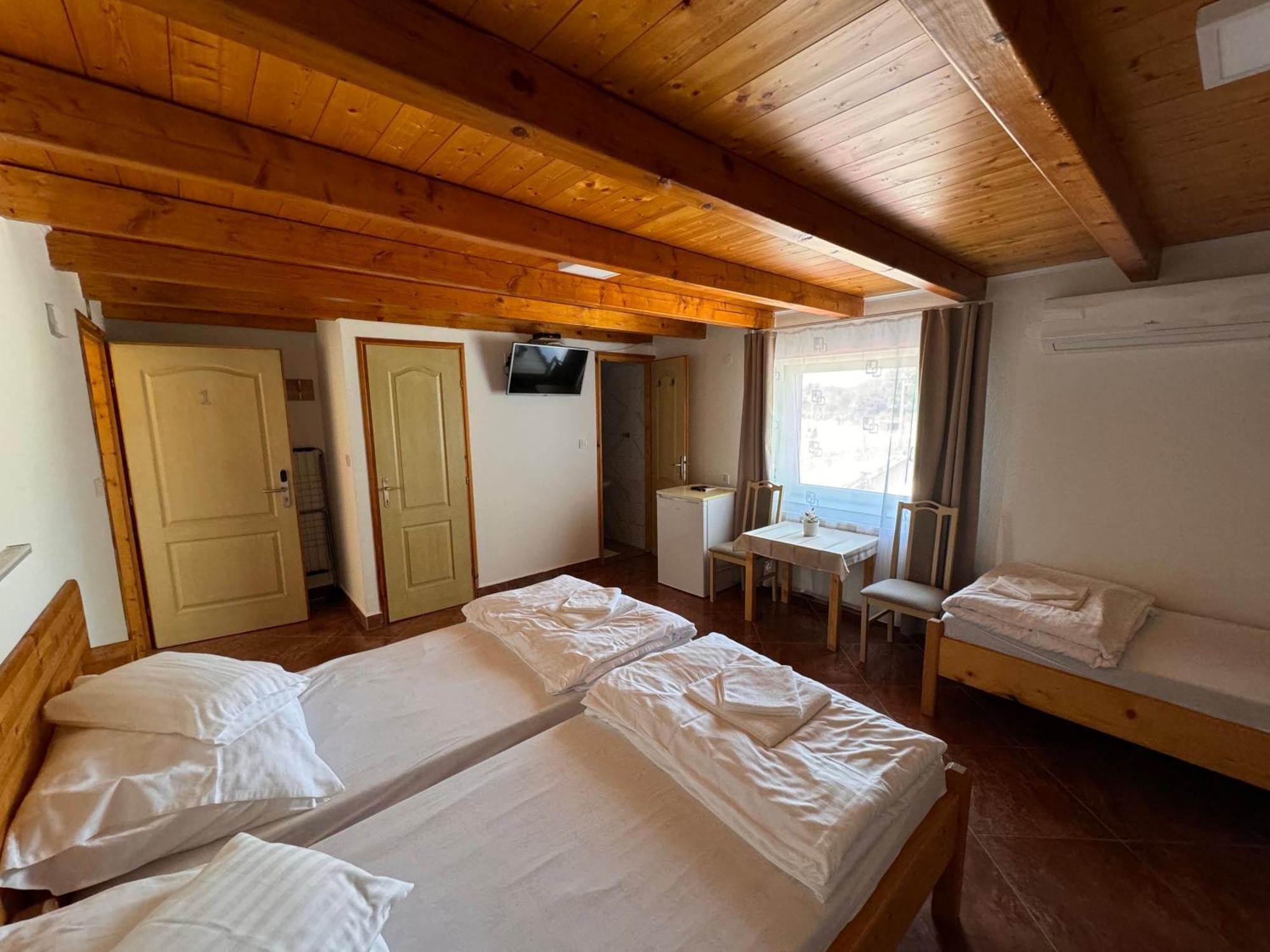 Fuerdo Panzio Bed & Breakfast Karcag Dış mekan fotoğraf